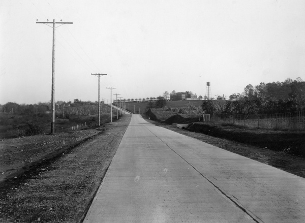 Image of Route 41 (Newport-Gap Pike) near the Emily Bissell Hospital in 1926